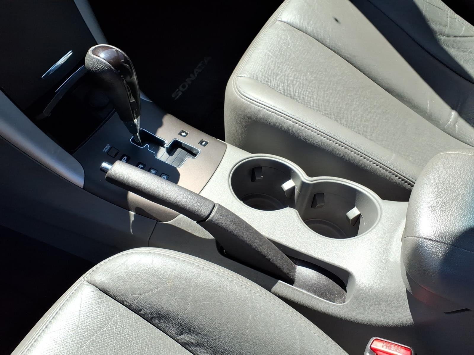 Used 2009 Bright Silver Hyundai Limited image 18