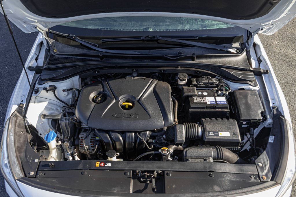 Used 2018 White Hyundai Base image 34