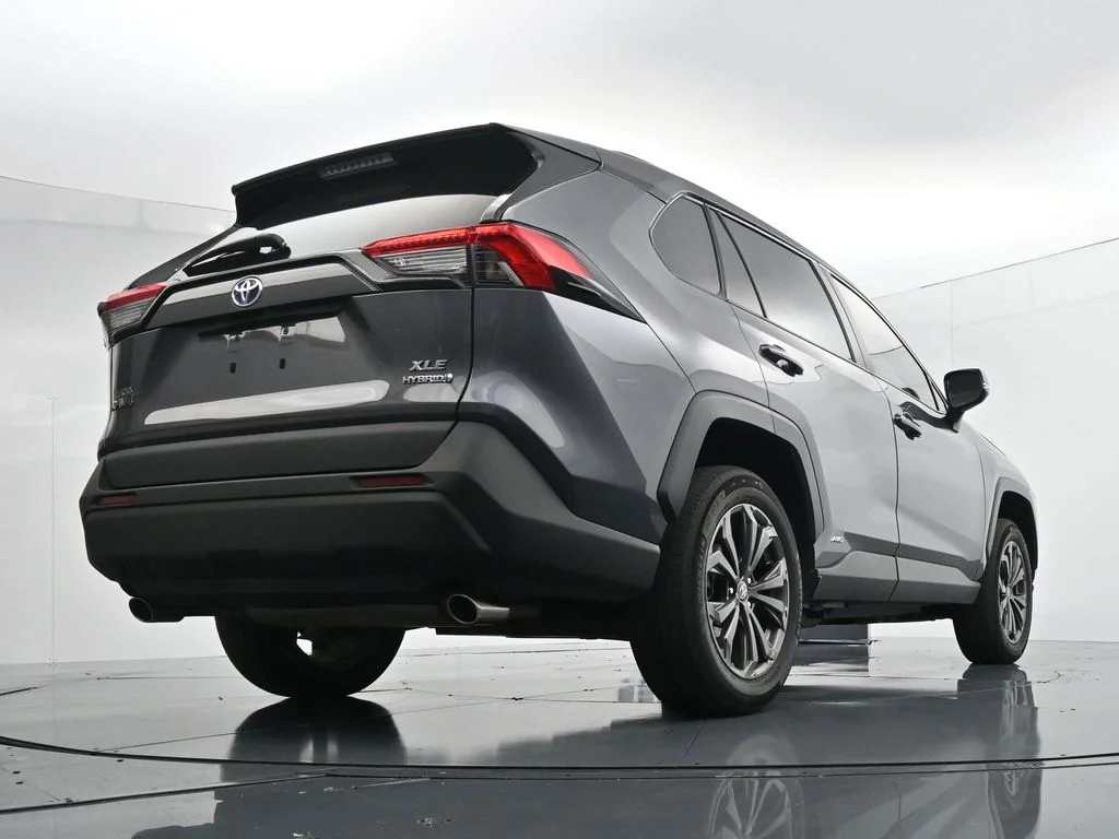 Used 2022 Gray Toyota XLE Premium image 29