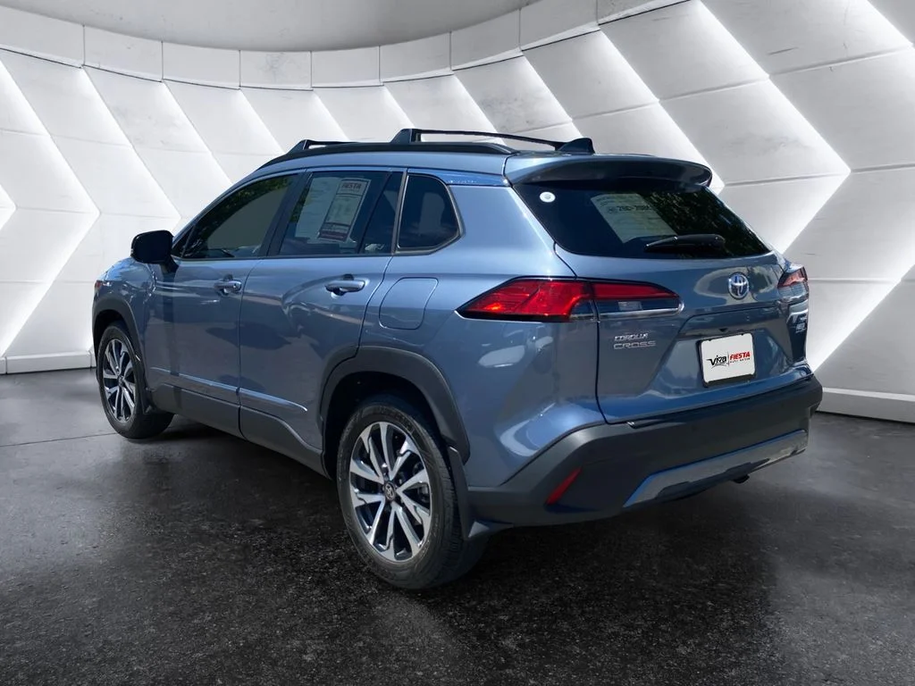 Used 2025  Toyota XLE image 6