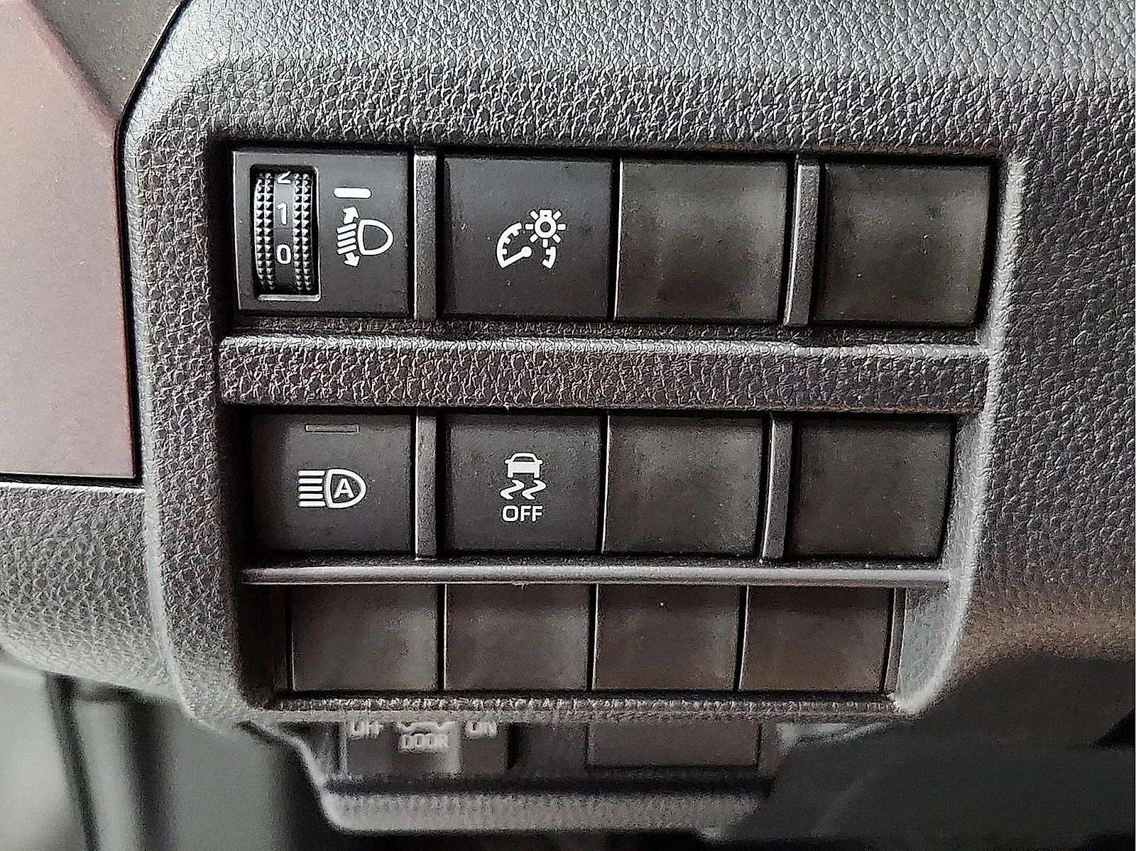 2025 Toyota Tacoma SR5 - Photo 12