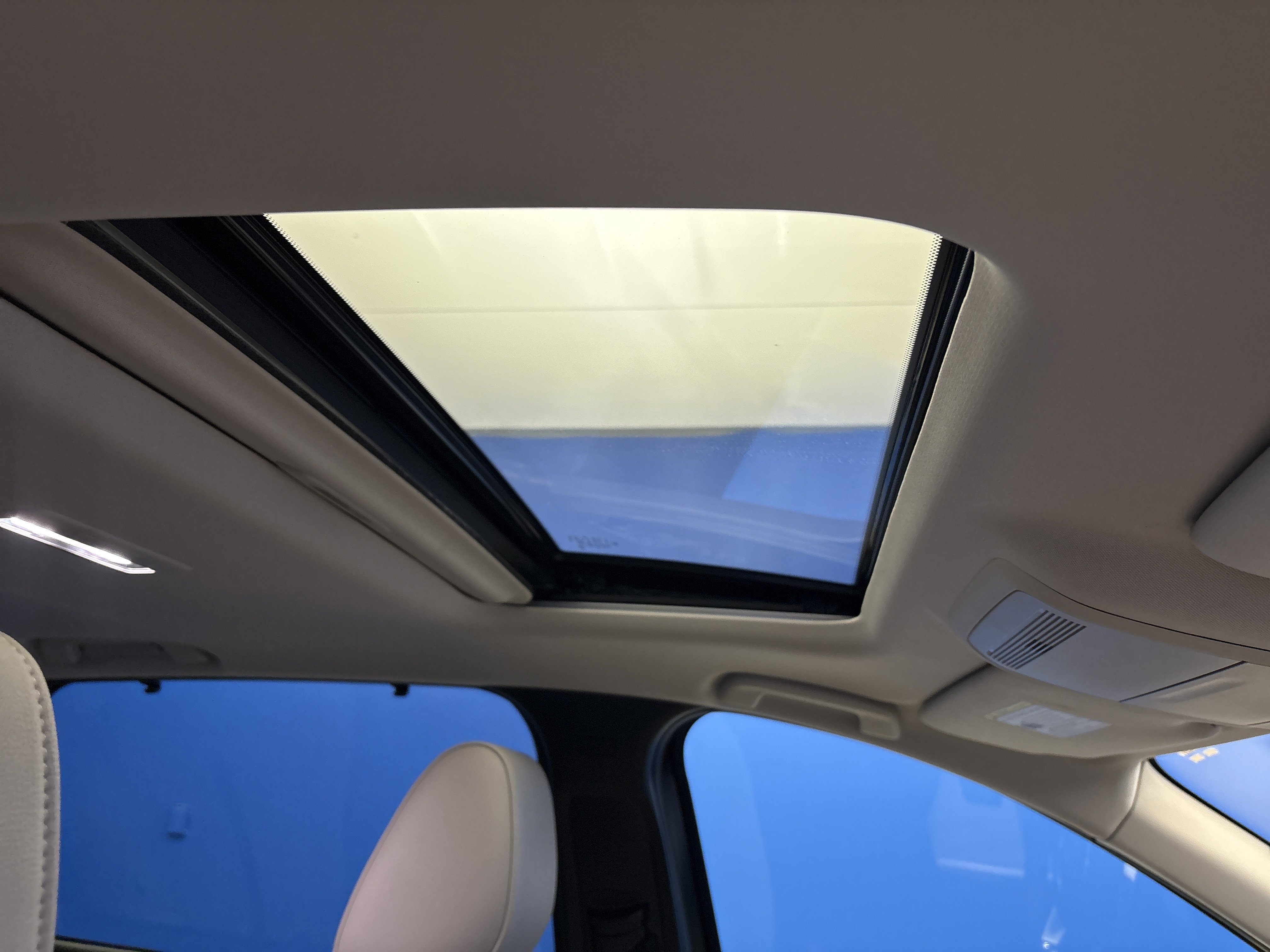 Used 2025 Rhodium White Premium Mazda Preferred Package image 25