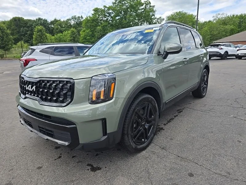 Used 2024 Green Kia EX X-Line image 3