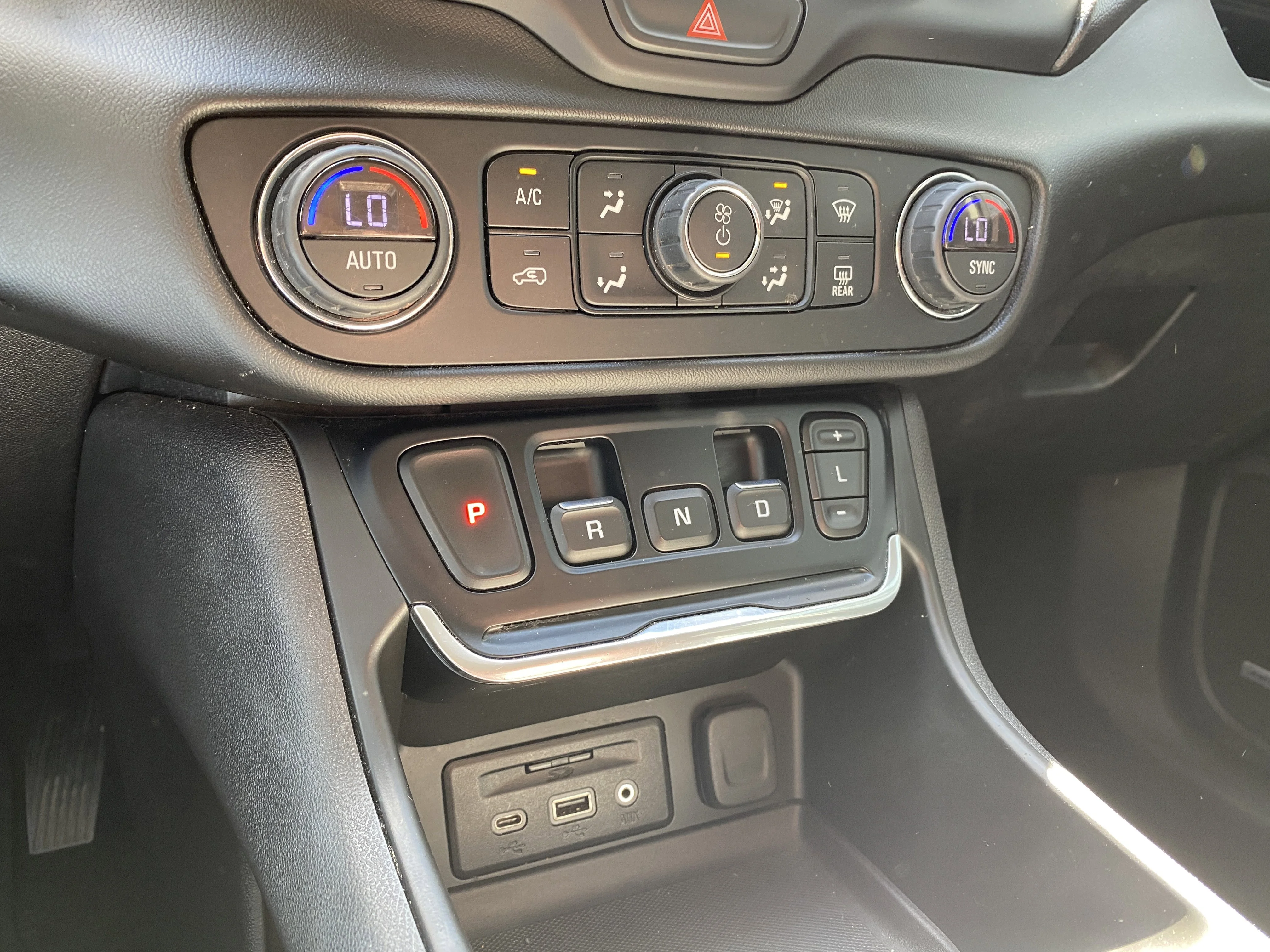 Used 2018 Black GMC Denali AWD image 18