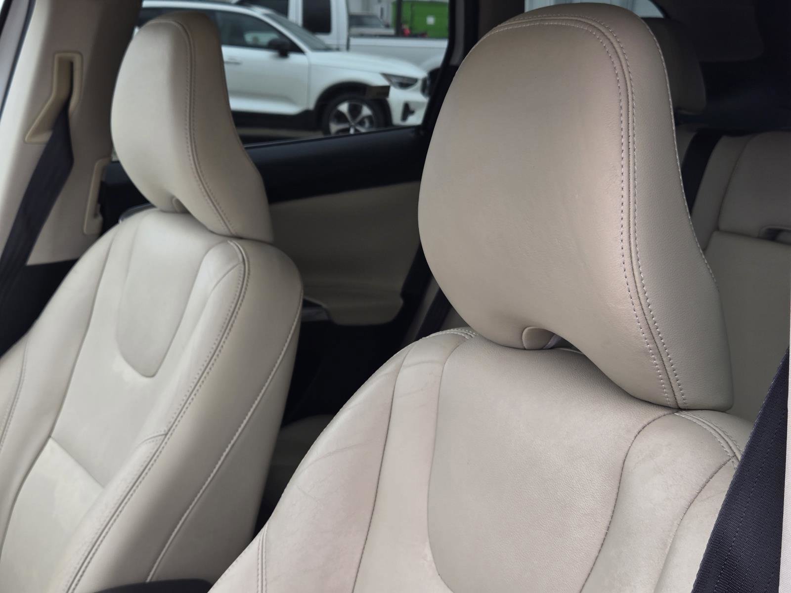 Used 2016 Ice White Volvo T5 Premier image 26