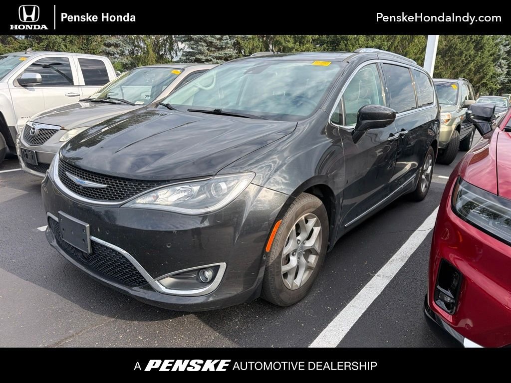 2018 Chrysler Pacifica Touring L's photo