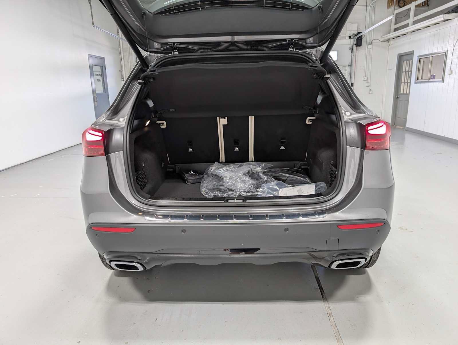 New 2026 Mountain Grey Metallic Mercedes-Benz GLA 250 image 21