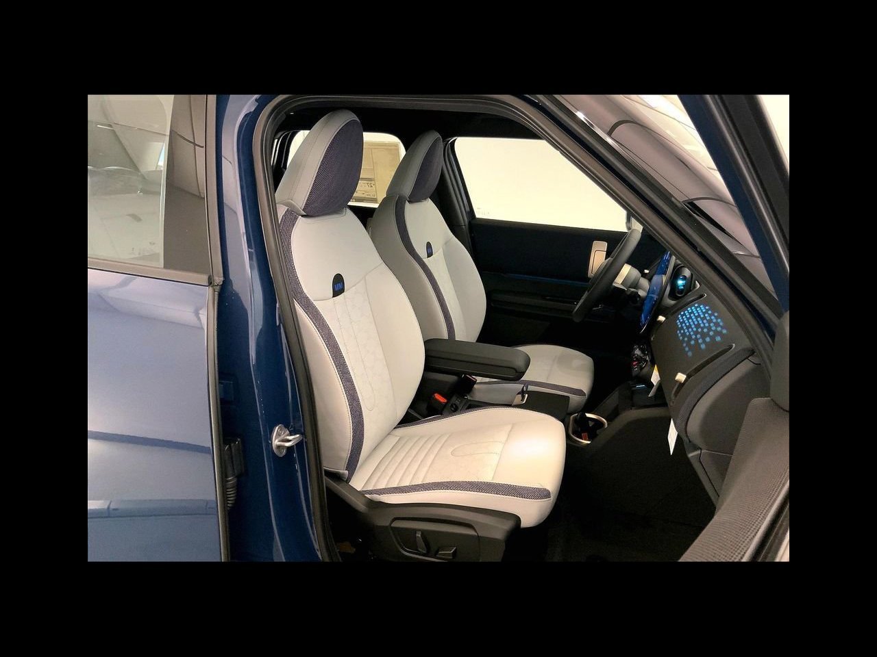 New 2027 Indigo Sunset Blue Metallic MINI SIGNATURE PLUS image 7