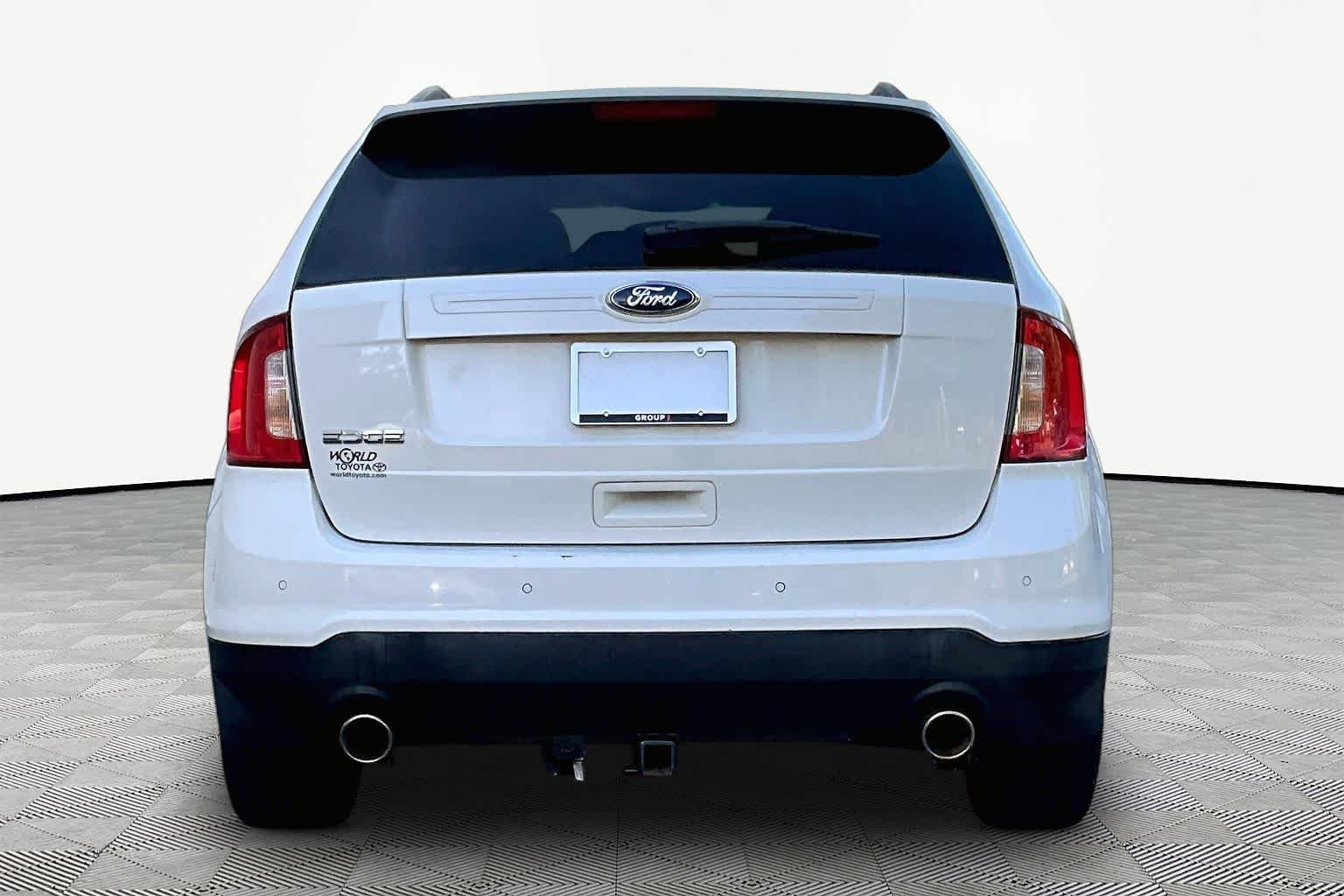 Used 2013 White Suede Ford SE image 5