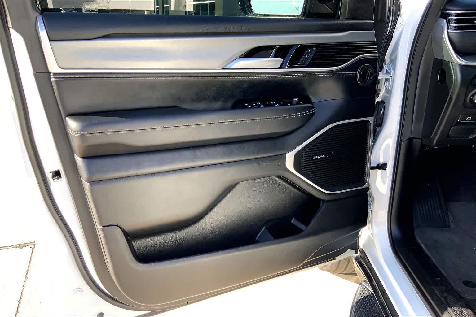 2025 Jeep Wagoneer Series II - Photo 10