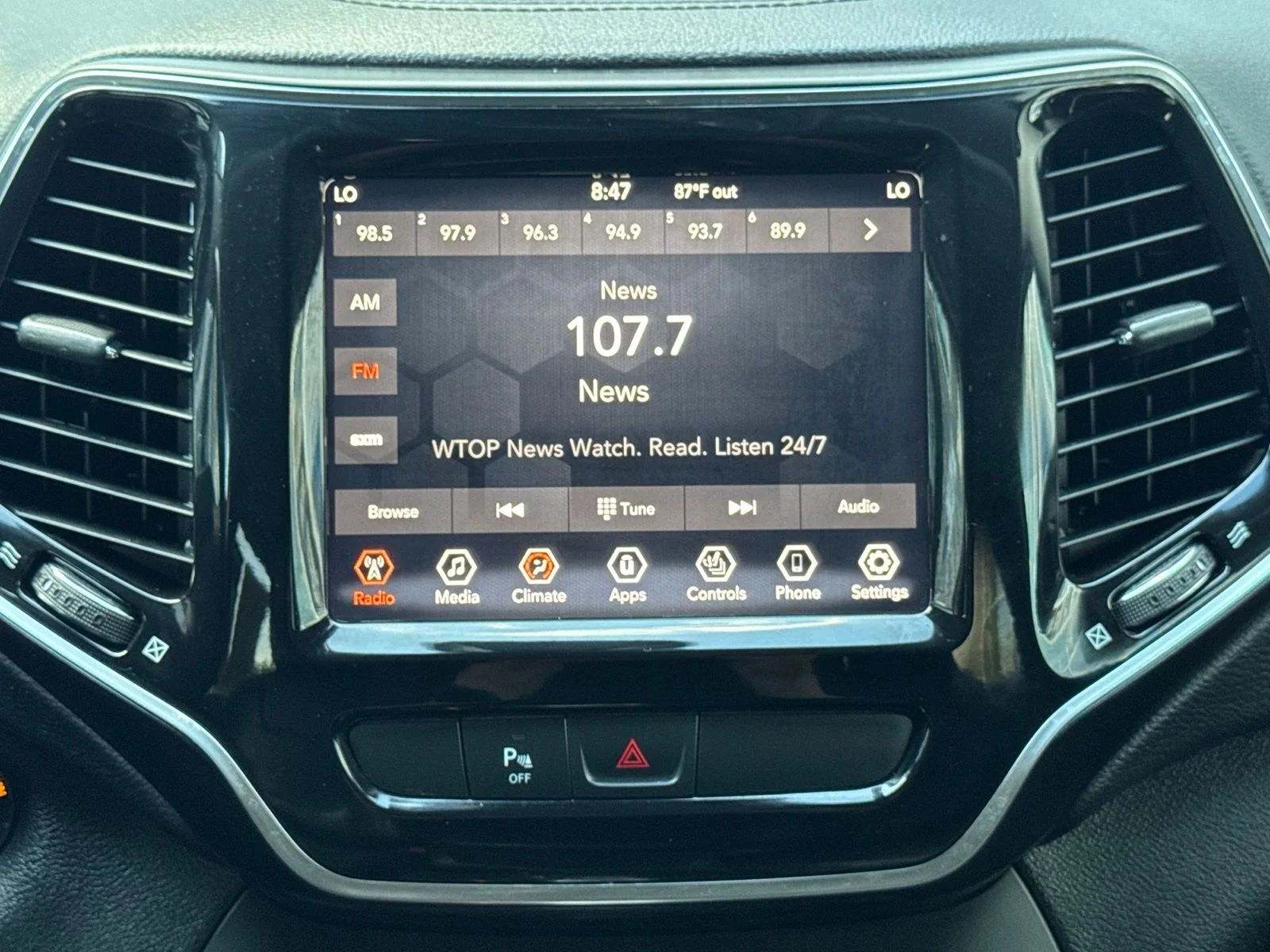 Used 2019 Bright White Clearcoat Jeep Limited image 28