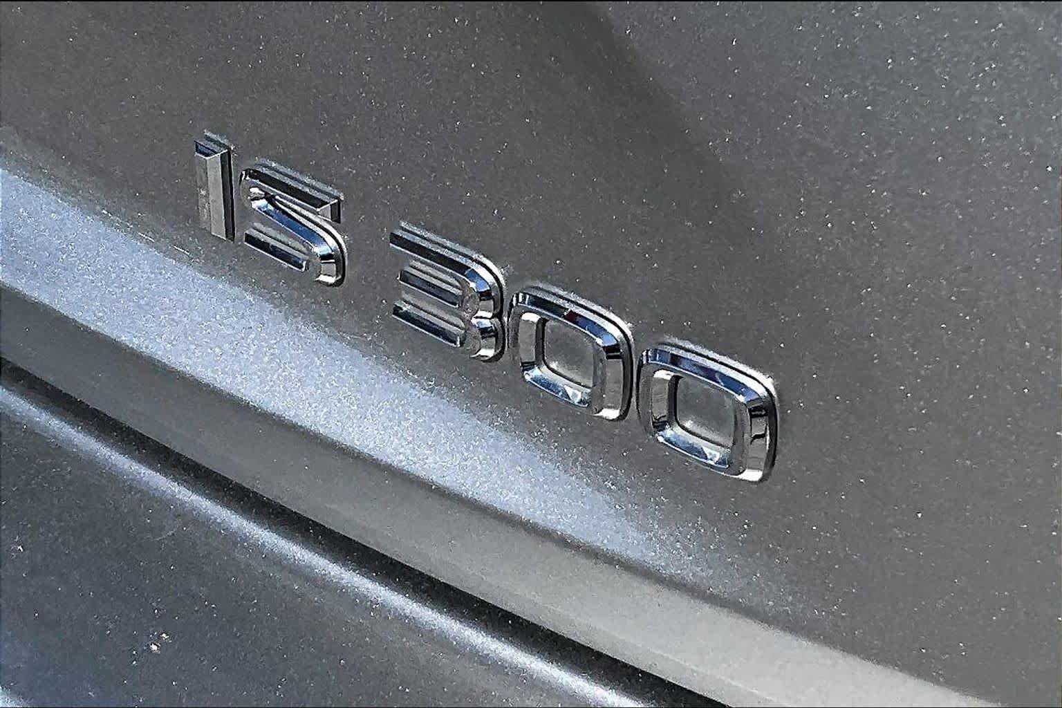 Used 2019 Atomic Silver Lexus  image 10