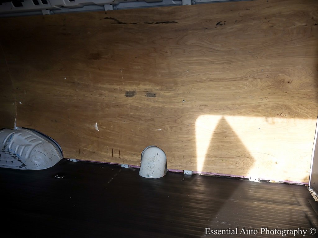 2018 GMC SAVANA - Image 21