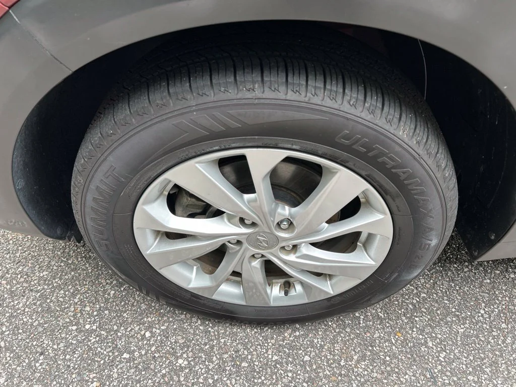 Used 2020 Red Hyundai Value image 13