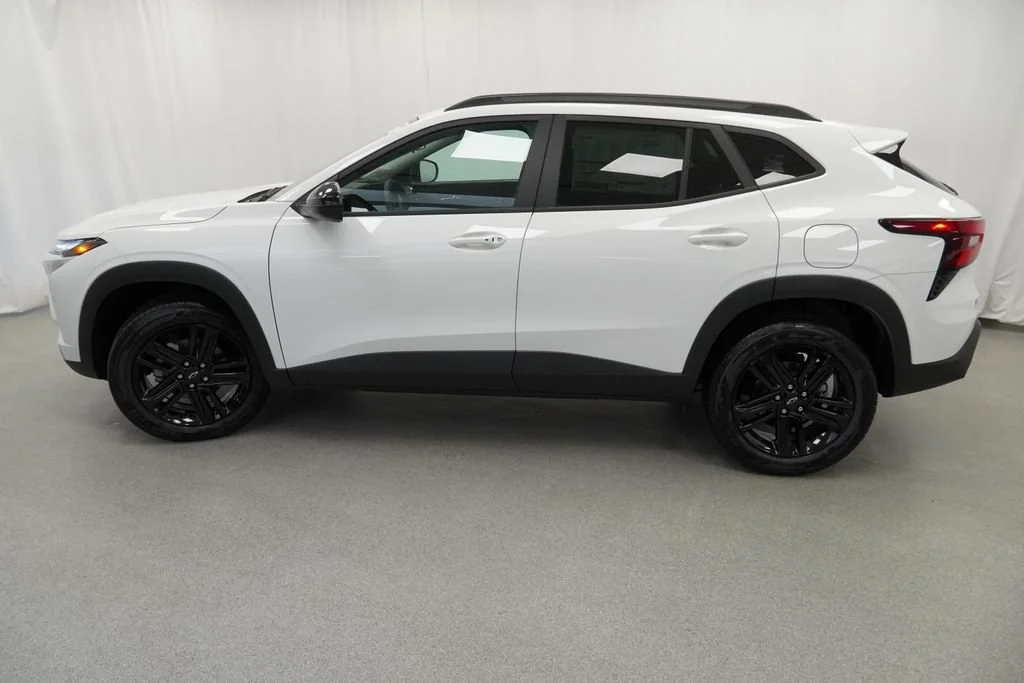 New 2026 Summit White Chevrolet ACTIV image 37