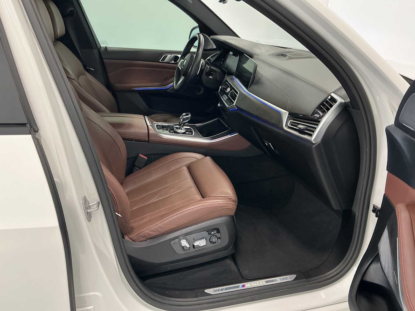 Used 2021 Alpine White BMW M50i image 11