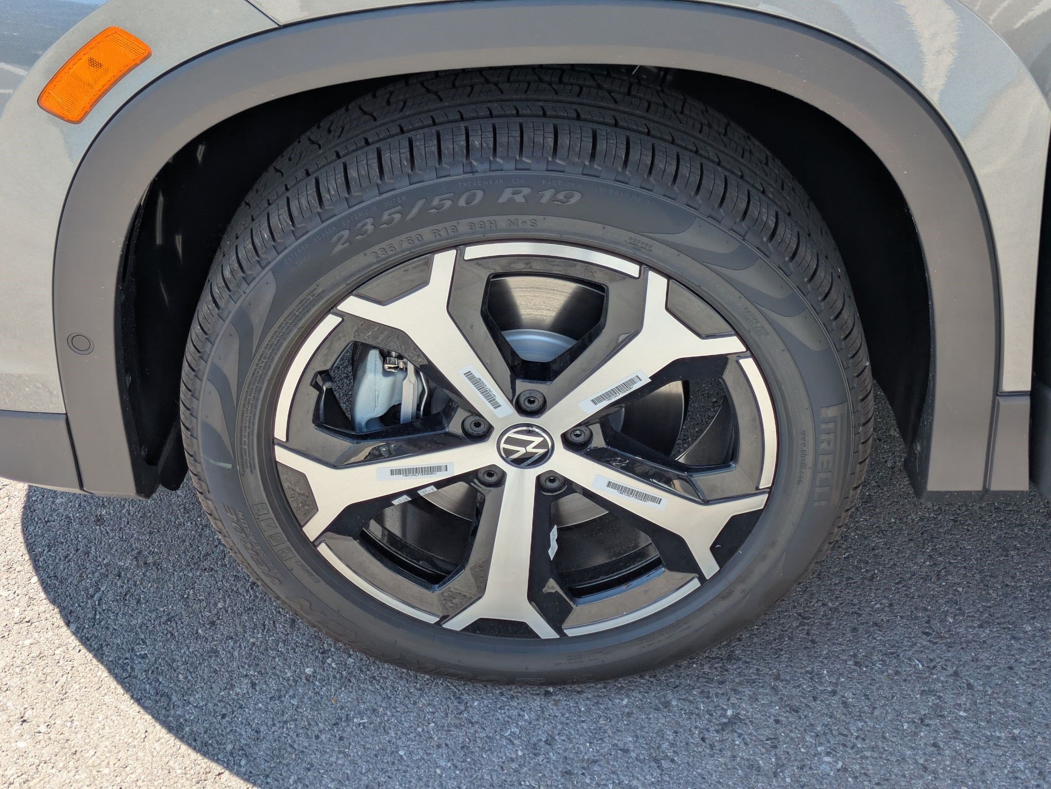 New 2026 Platinum Gray Metallic Volkswagen SE image 15
