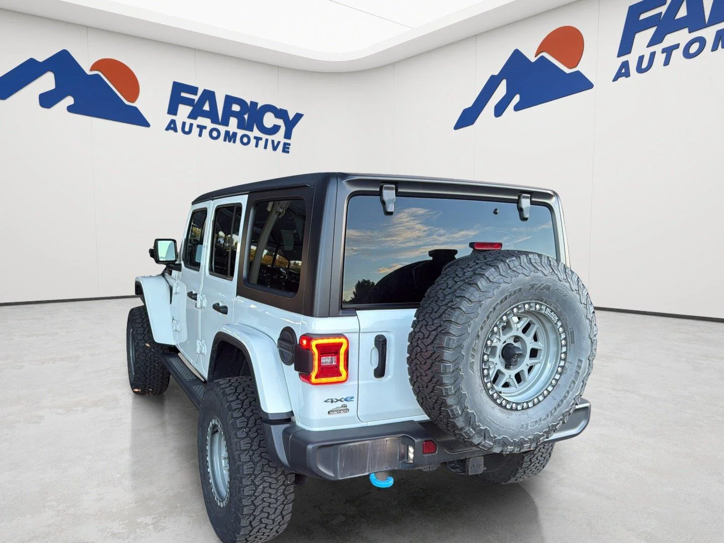Used 2023 Bright White Clearcoat Jeep Rubicon image 10