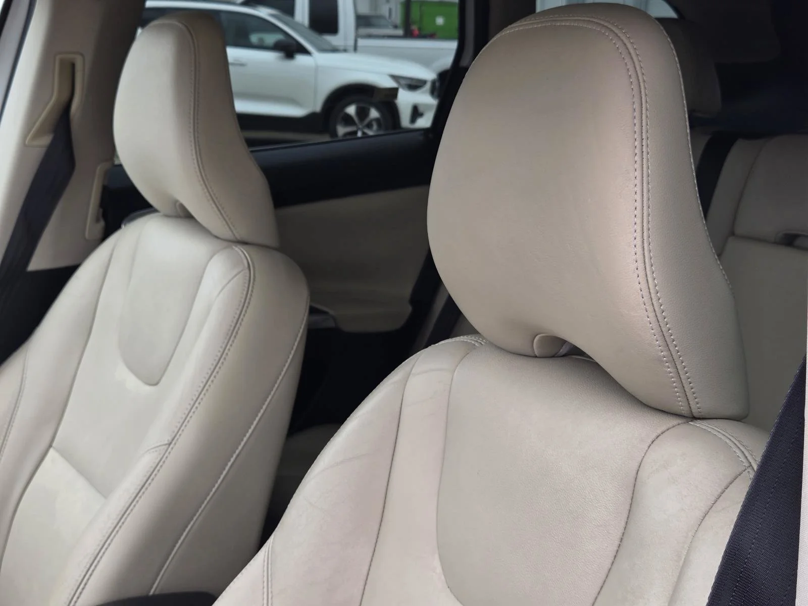Used 2016 Ice White Volvo T5 Premier image 26