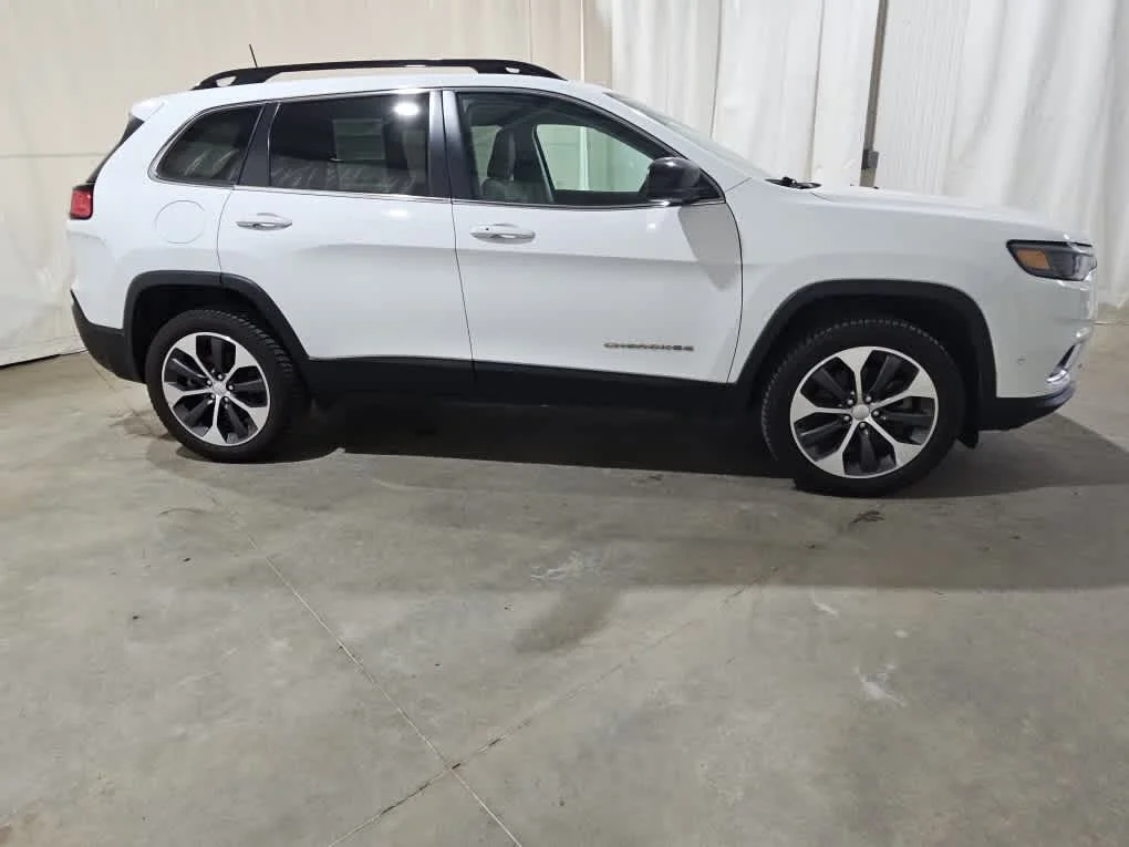 Used 2022 Bright White Clearcoat Jeep Limited image 7
