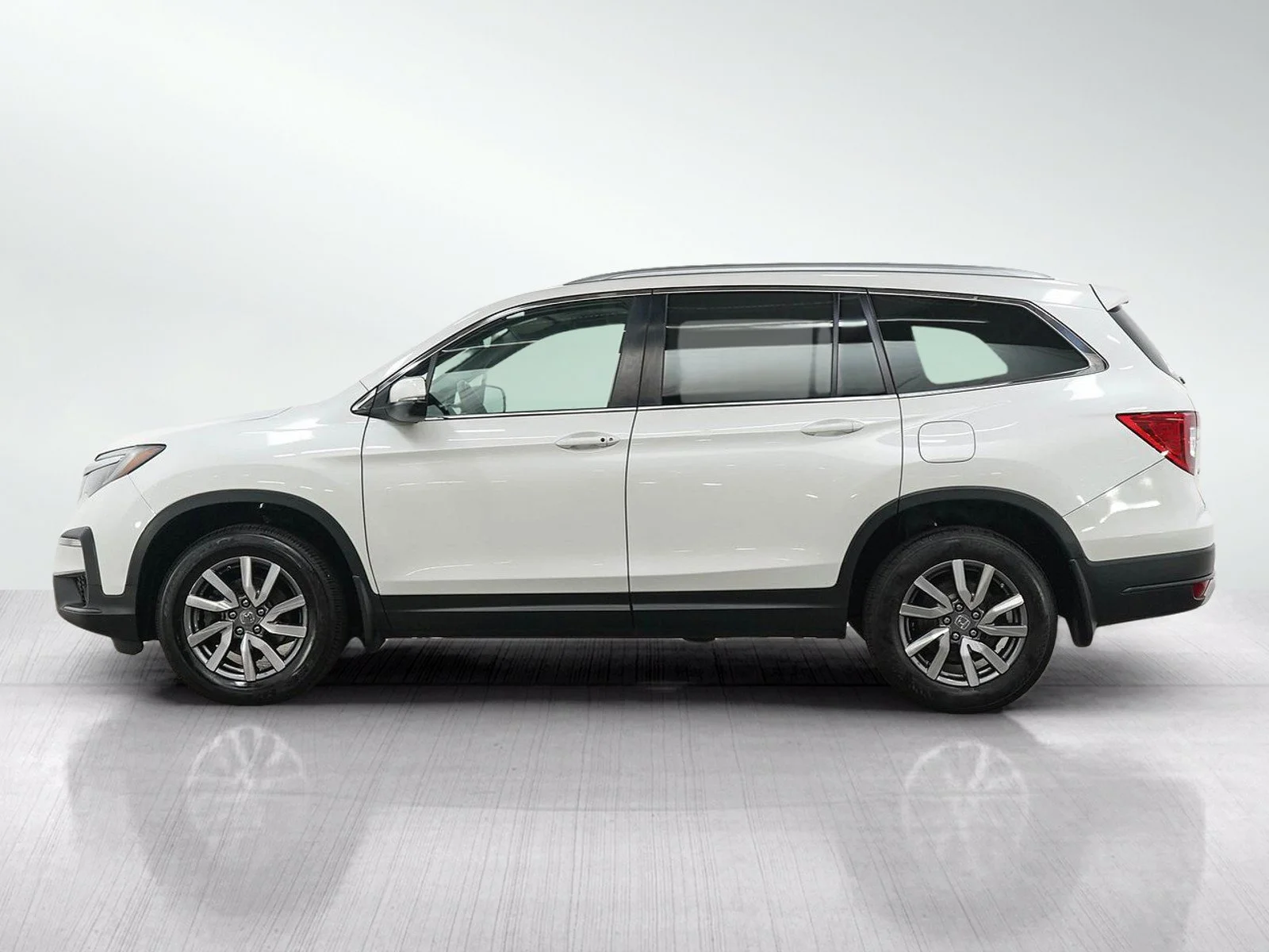 Used 2021 Honda Pilot EX-L with VIN 5FNYF6H7XMB507923 for sale in Burnsville, Minnesota
