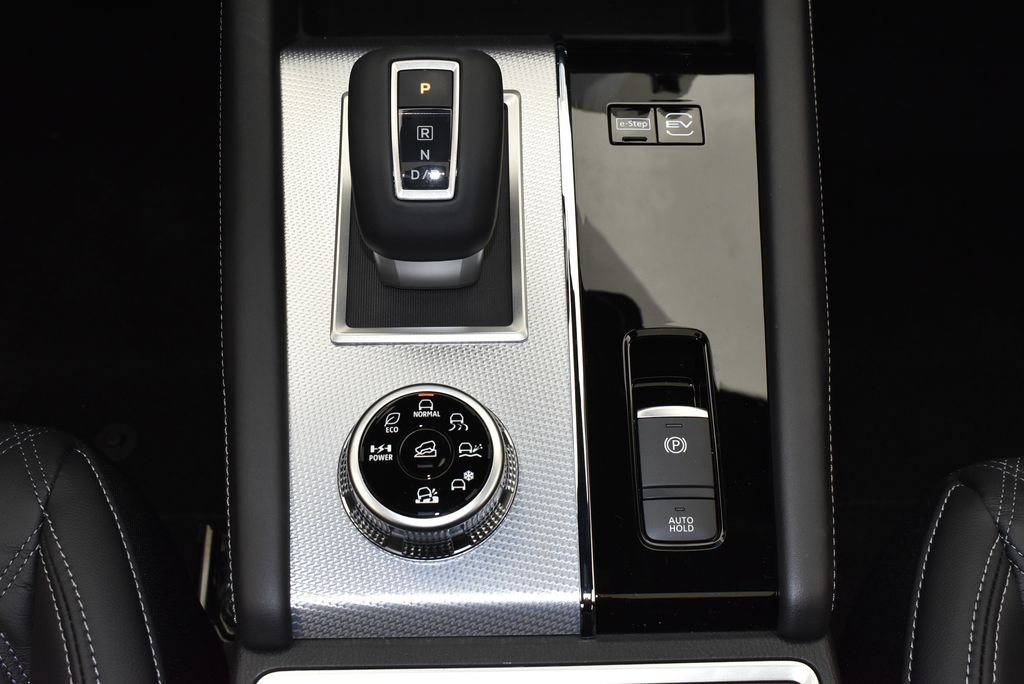 New 2026 White Nissan Platinum image 34