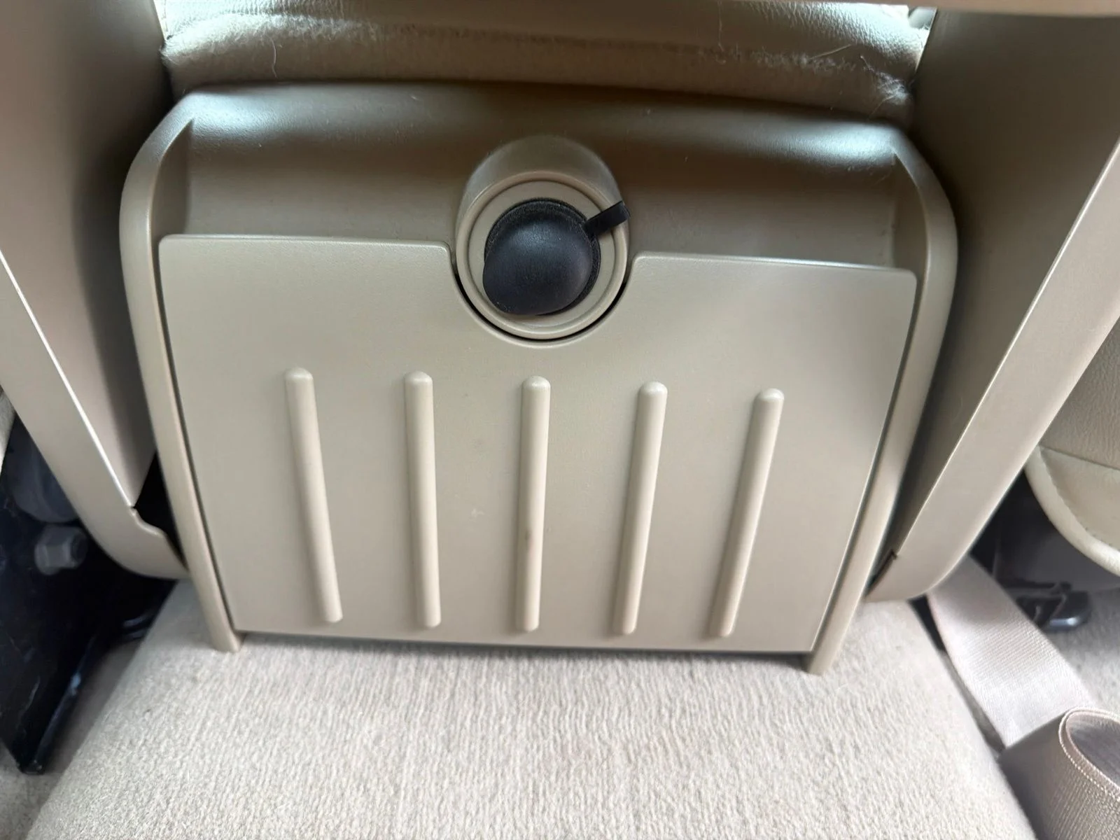 Used 2004 Red Ford Lariat image 26