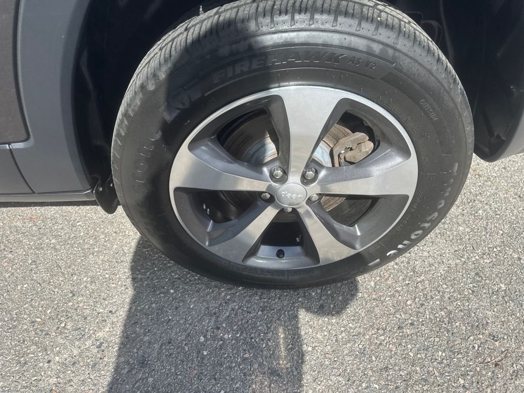 Used 2019 Gray Jeep Limited image 14