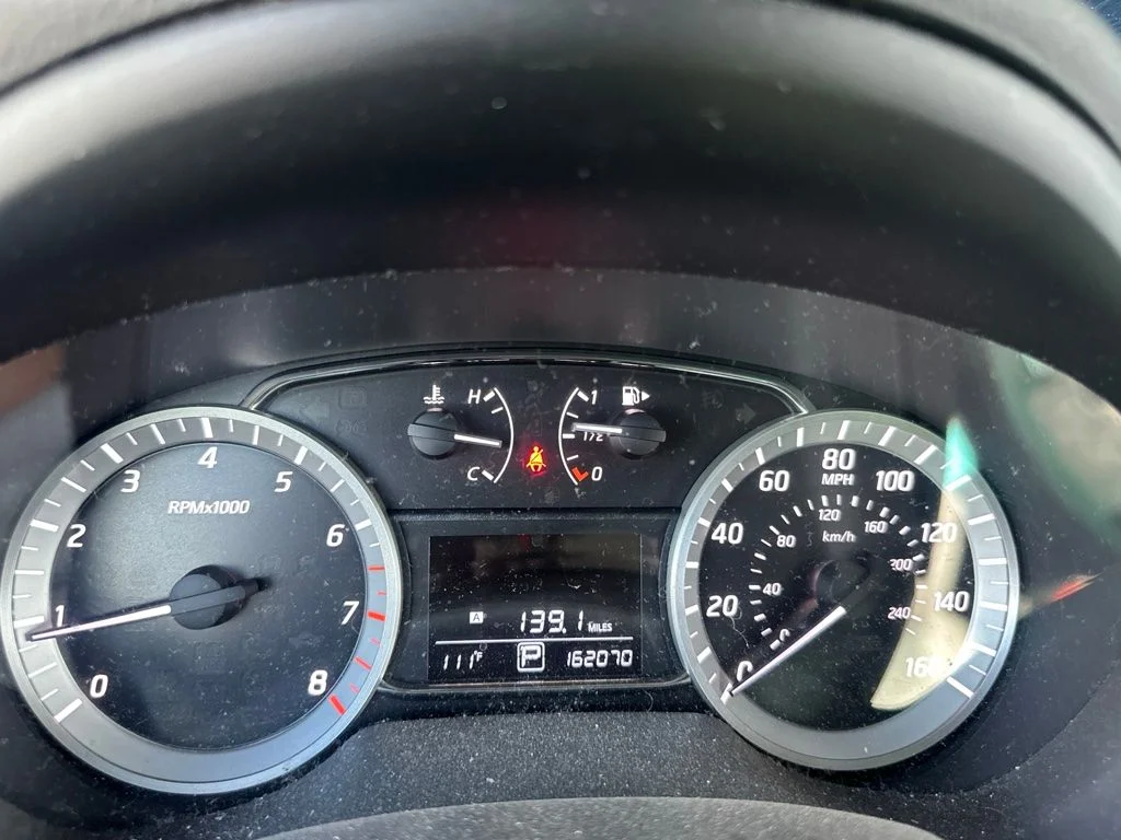 Used 2015 Gray Nissan SV image 6