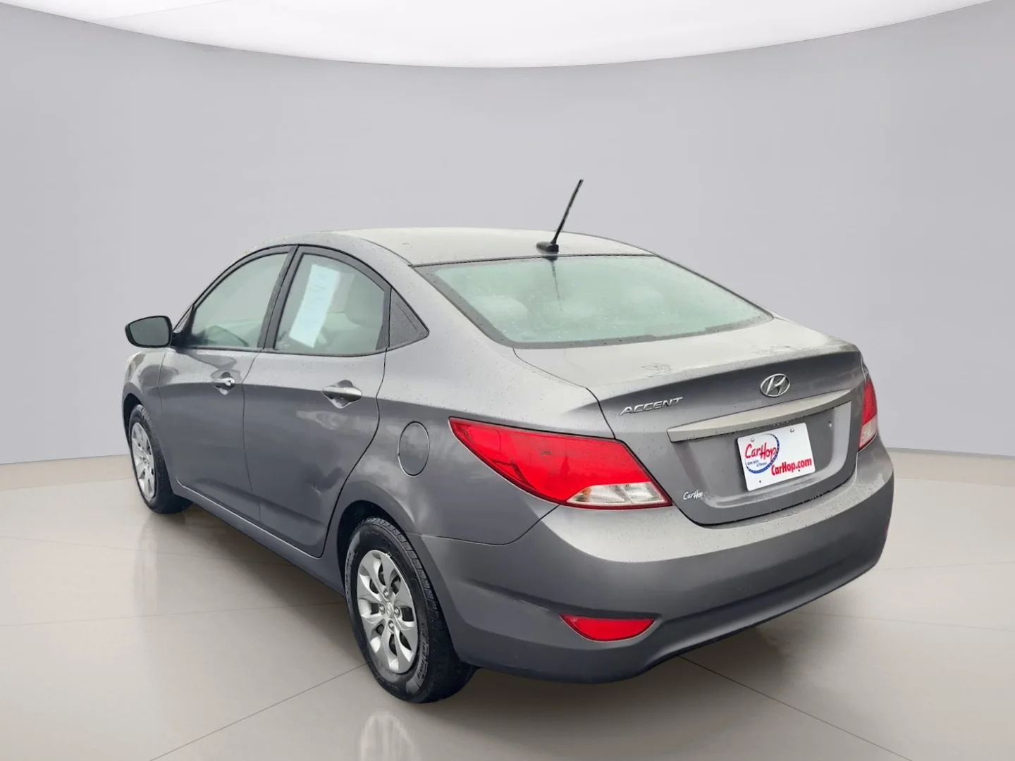 Used 2016 Gray Hyundai SE image 3