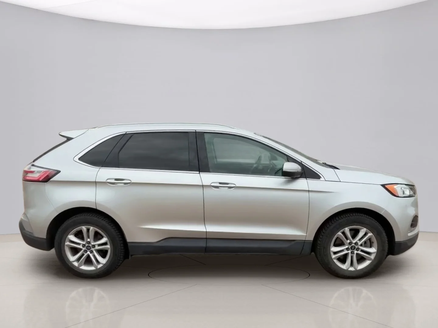 Used 2019 Gray Ford SEL image 6