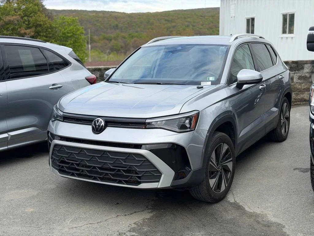 2025 Volkswagen Taos 1.5T SE 4Motion's photo