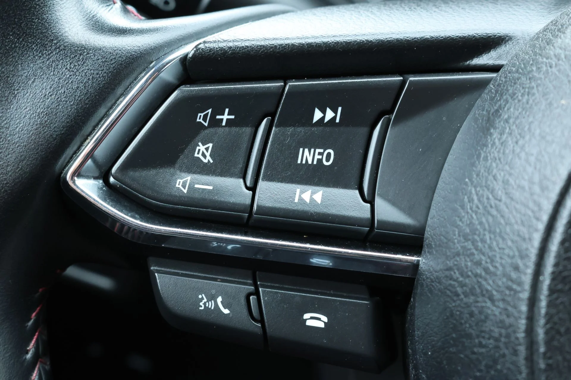 Used 2024 Gray Mazda 2.5 S Carbon Edition image 9