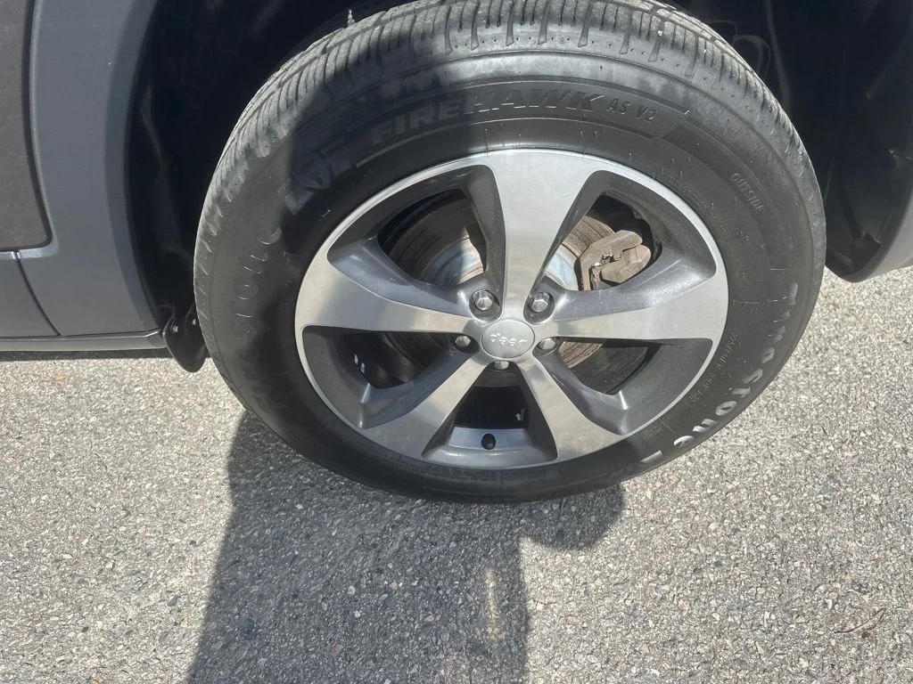 Used 2019 Gray Jeep Limited image 14