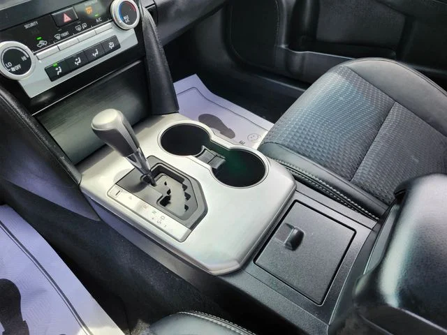 Used 2014 White Toyota SE image 31