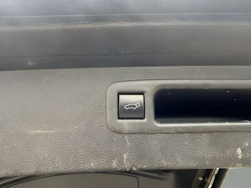 Used 2023  Toyota L image 32