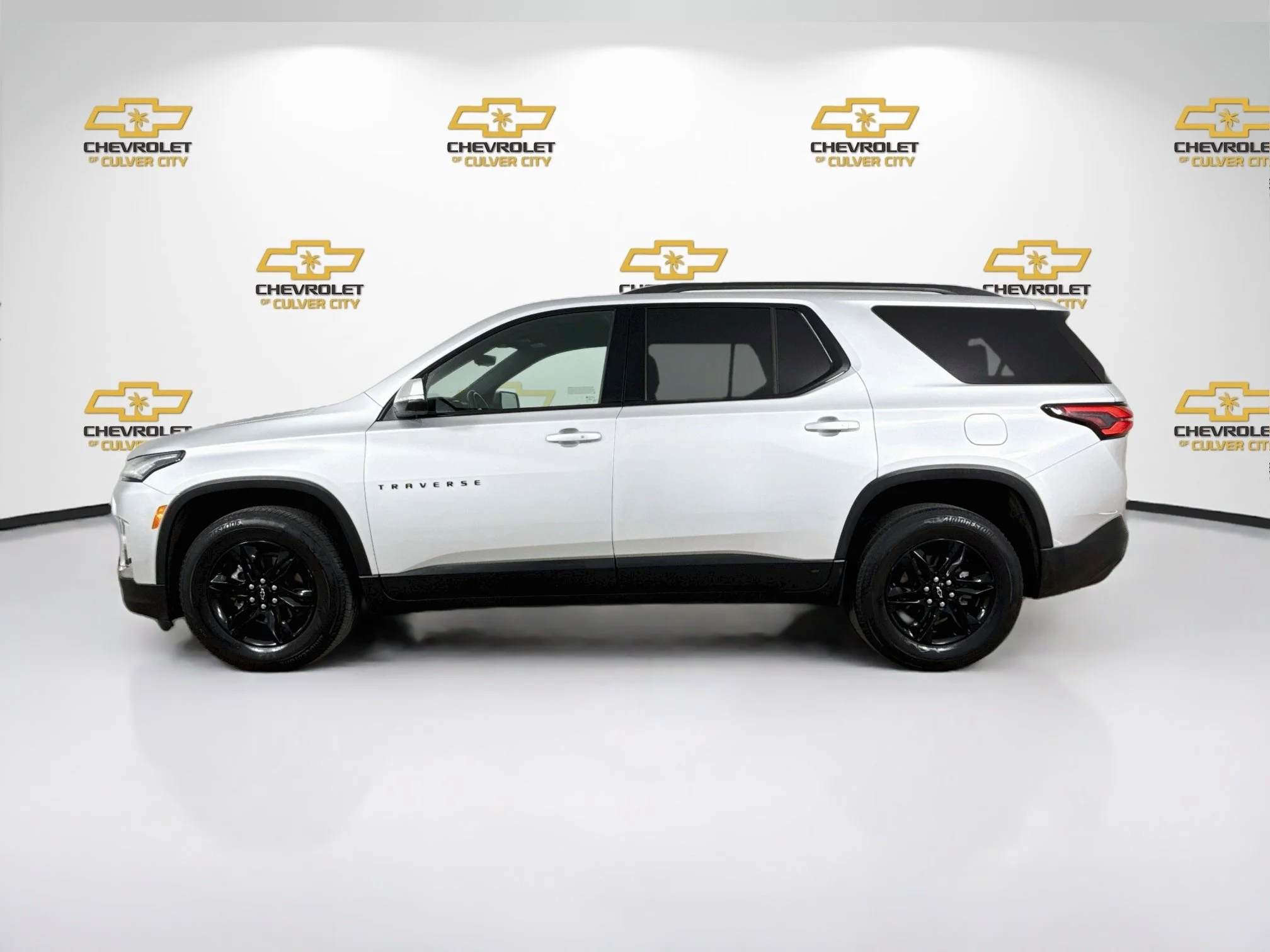 Used 2022 SILVER ICE METALLIC Chevrolet LT Cloth image 5