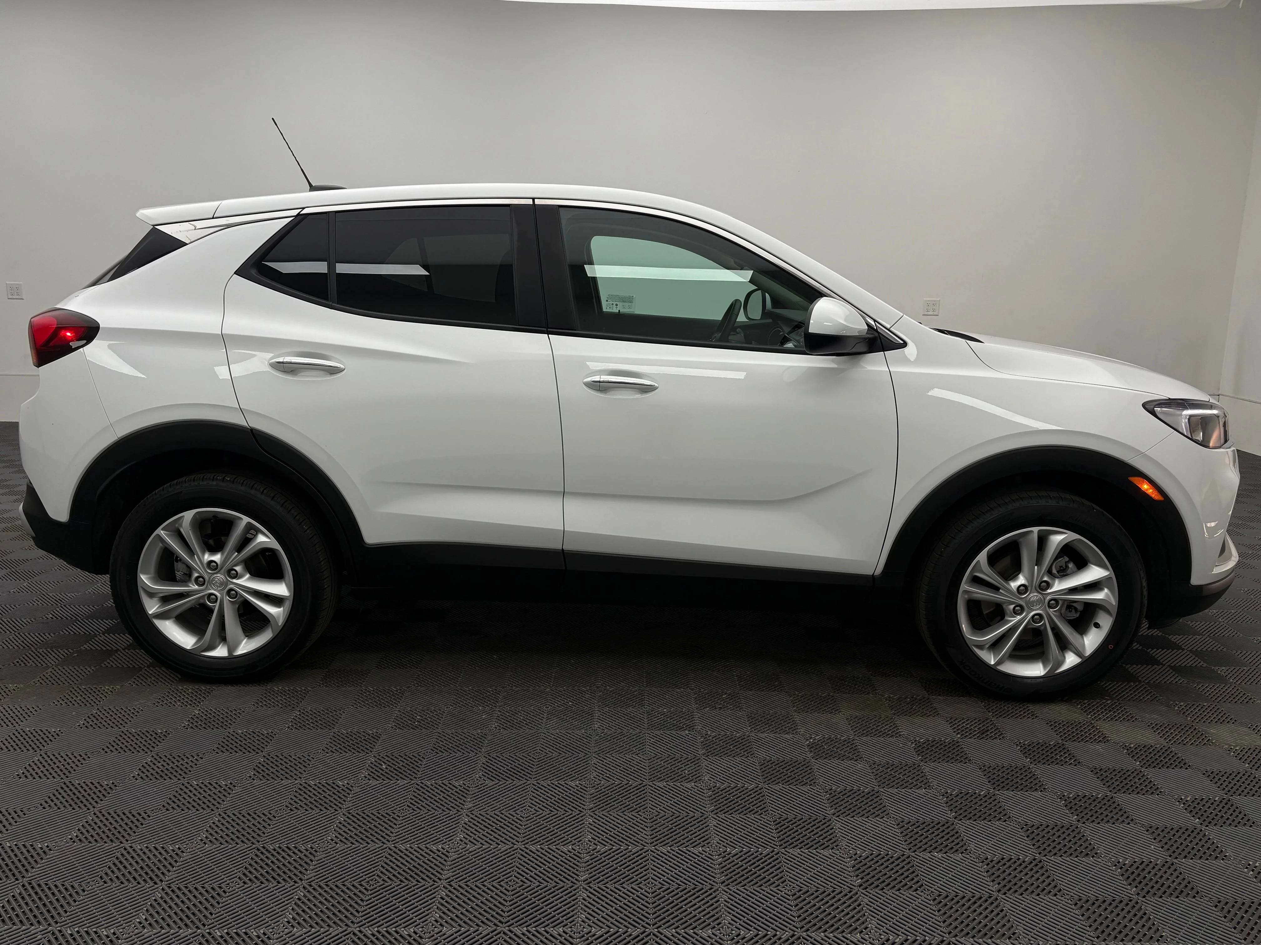 Used 2023 Summit White Buick Preferred image 6