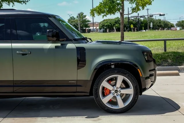 New 2026 Green Land Rover X image 9