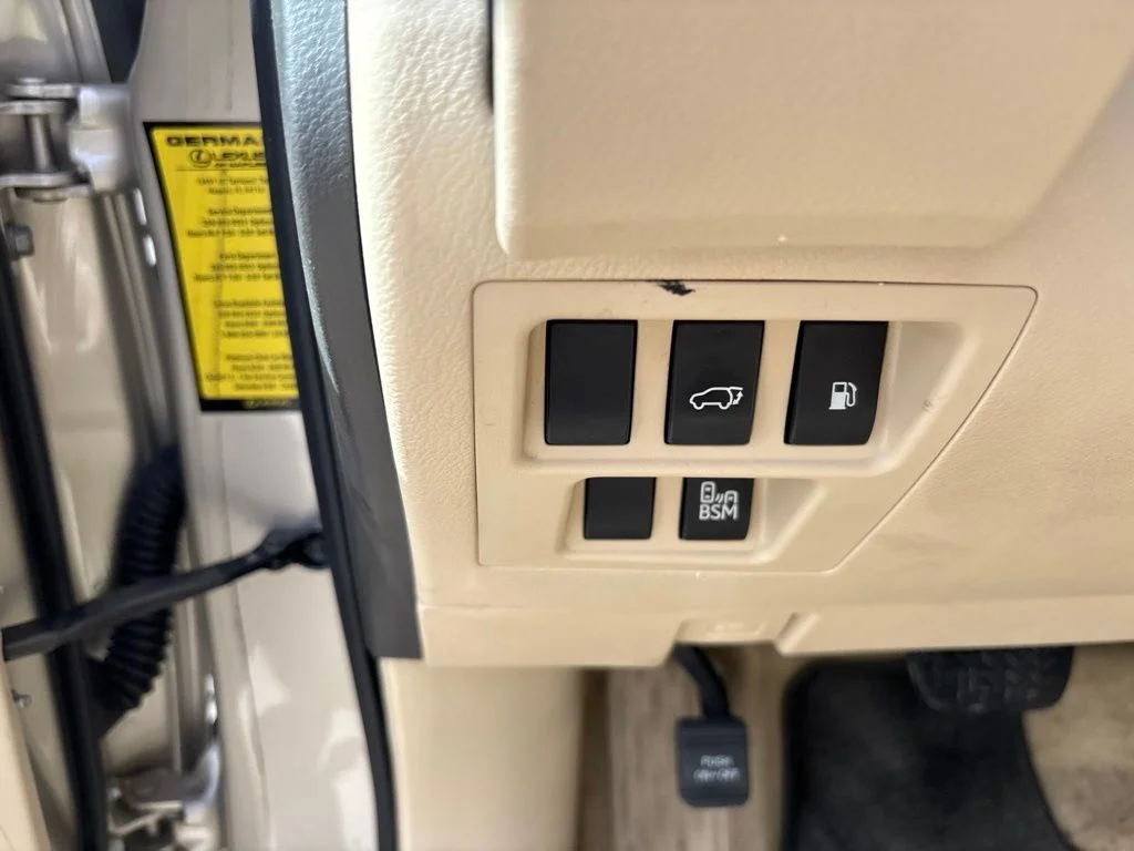 Used 2014 Beige Lexus 350 image 17