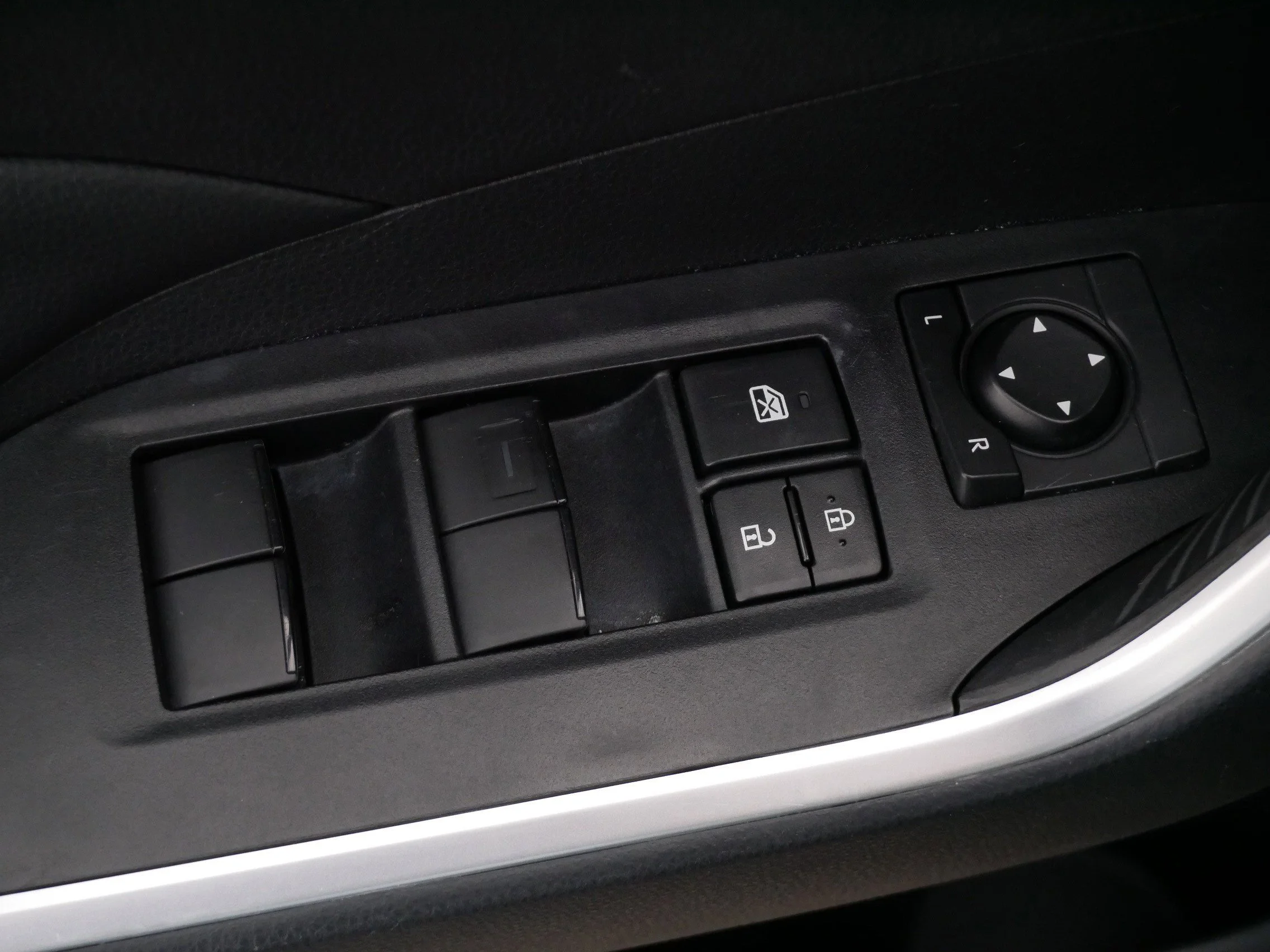 2025 Toyota RAV4 LE - Photo 19