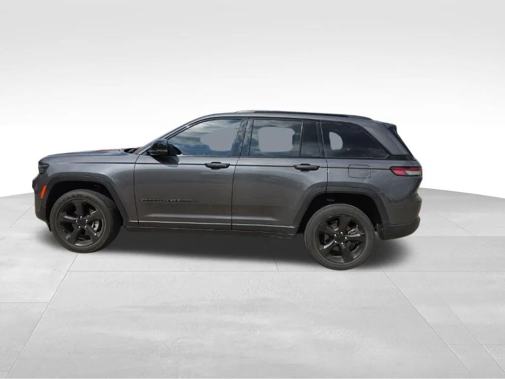 Used 2023 Gray Jeep Altitude X image 12