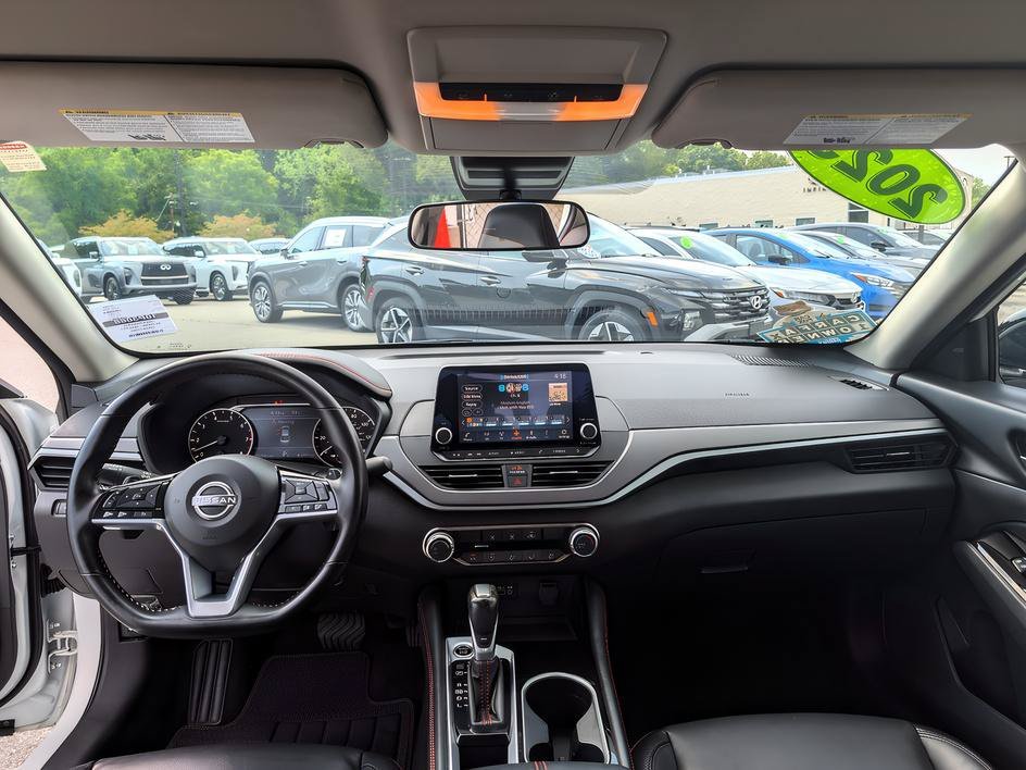 Used 2025 Pearl White Tricoat Nissan SR image 13