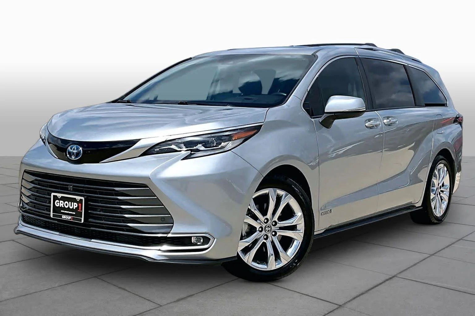 2021 Toyota Sienna Platinum 7-Passenger Hybrid FWD's photo
