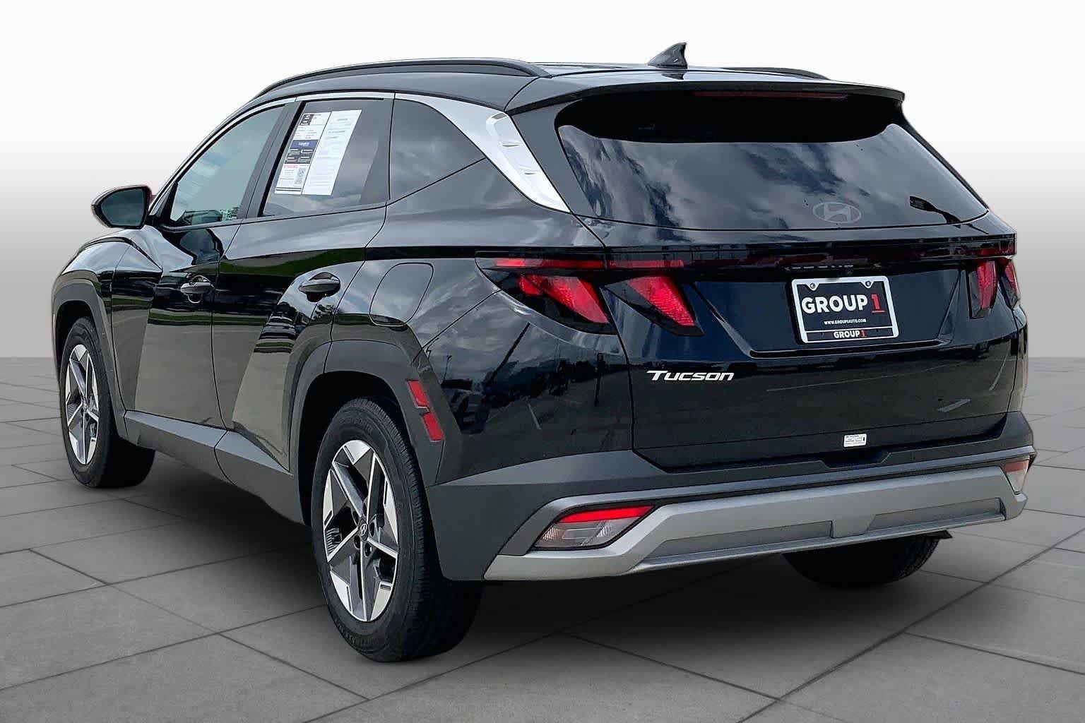 Used 2025 Phantom Black Hyundai SEL image 12