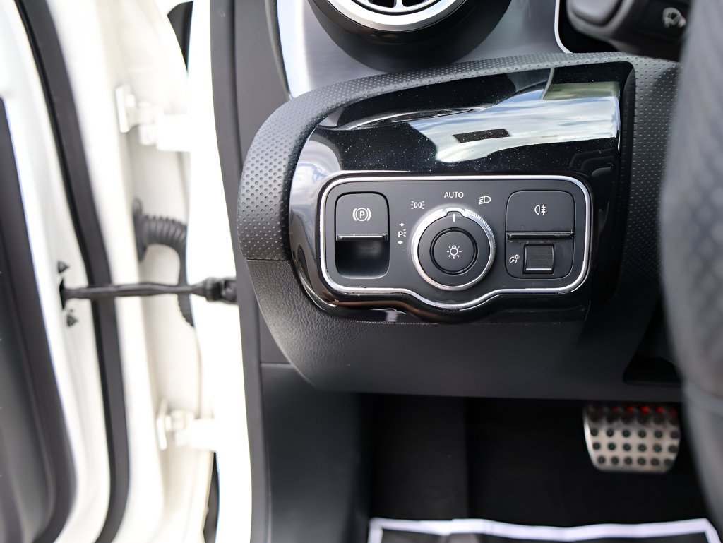 Used 2020 Polar White Mercedes-Benz Base image 39