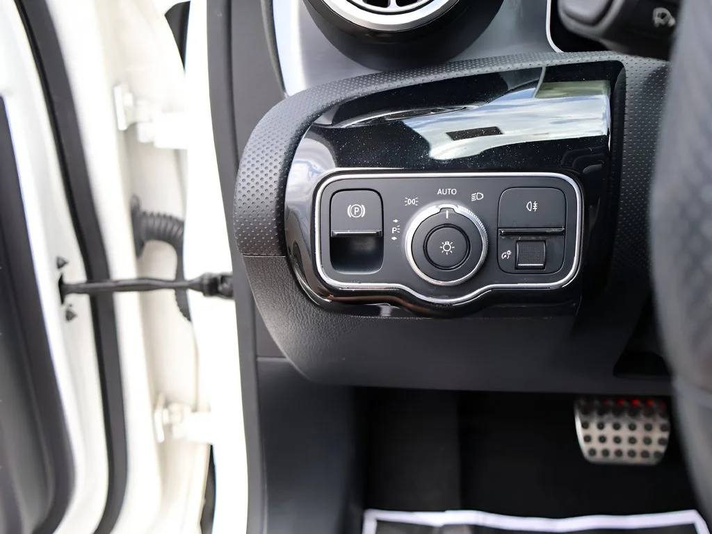 Used 2020 Polar White Mercedes-Benz Base image 39