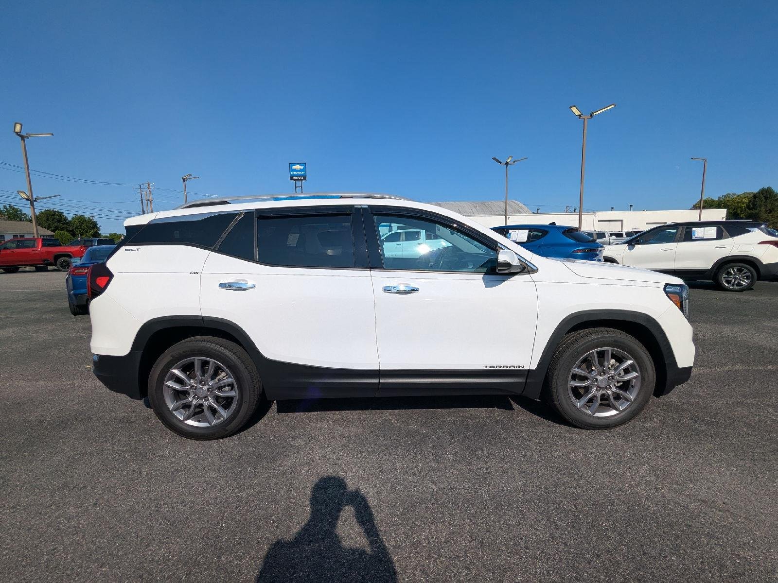 Used 2022 Summit White GMC SLT image 8