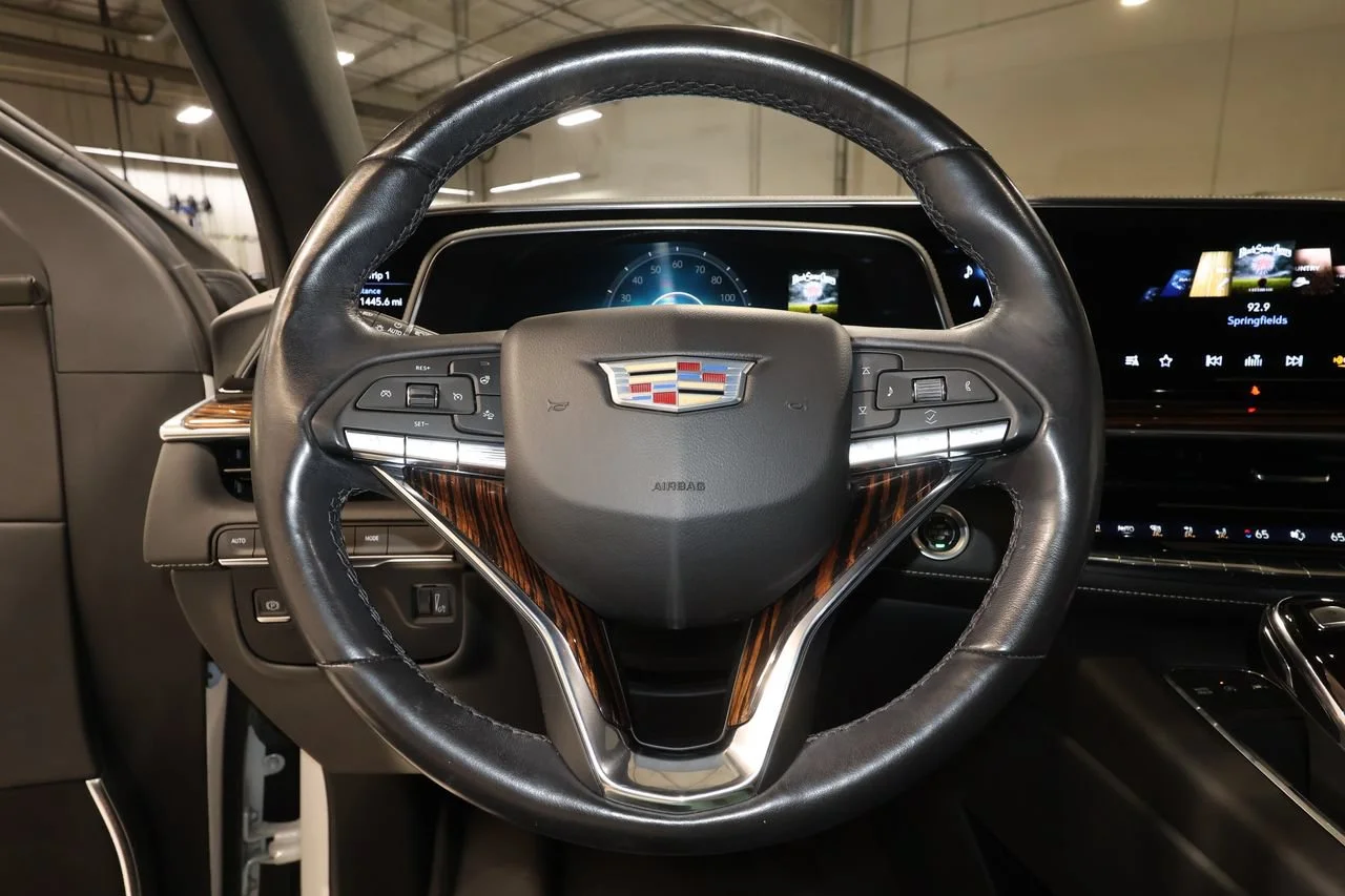 Used 2023 Crystal White Tricoat Cadillac Luxury image 9