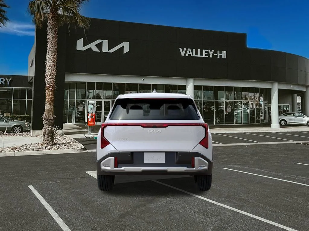 New 2027 Snow White Pearl Kia S image 5